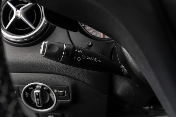 Mercedes-Benz GLA180 18 of 30