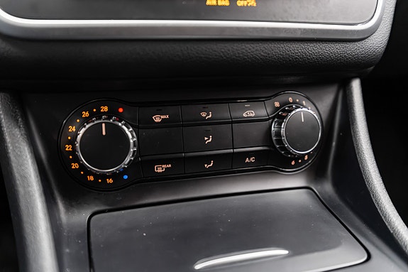 Mercedes-Benz GLA180 24 of 30