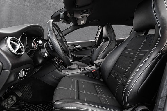 Mercedes-Benz GLA180 30 of 30