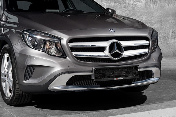 Mercedes-Benz GLA180 2 of 30
