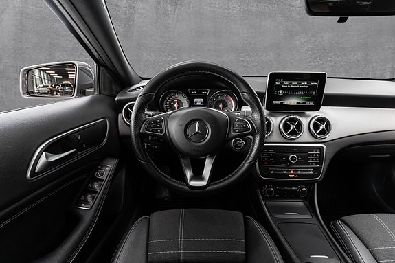 Mercedes-Benz GLA180 13 of 30