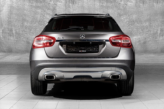 Mercedes-Benz GLA180 7 of 30