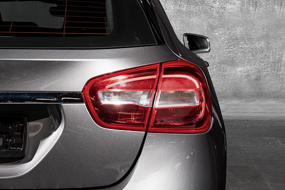 Mercedes-Benz GLA180 8 of 30