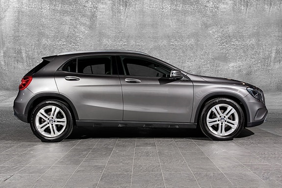 Mercedes-Benz GLA180 9 of 30
