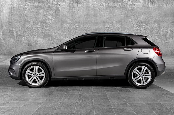 Mercedes-Benz GLA180 10 of 30