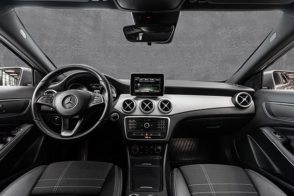 Mercedes-Benz GLA180 12 of 30