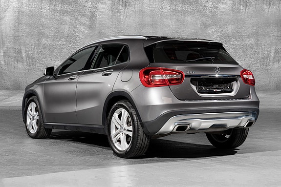 Mercedes-Benz GLA180 5 of 30