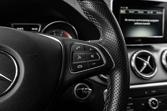 Mercedes-Benz GLA180 16 of 30