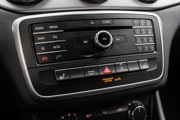 Mercedes-Benz GLA180 25 of 30