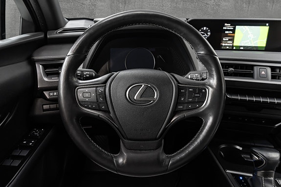 Lexus UX250h 15 of 30