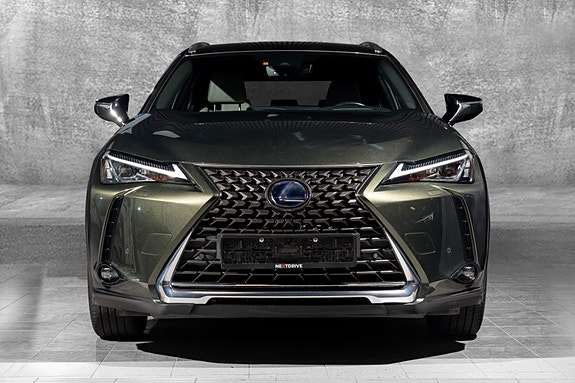 Lexus UX250h 3 of 30