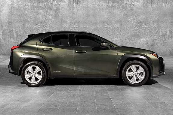 Lexus UX250h 11 of 30