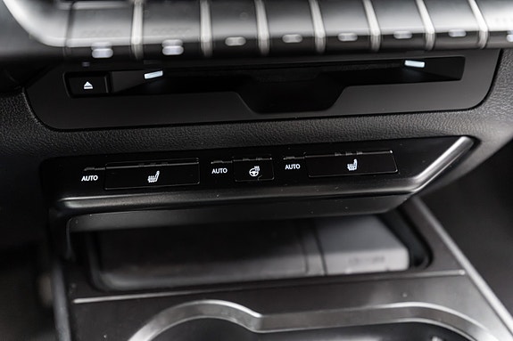 Lexus UX250h 24 of 30