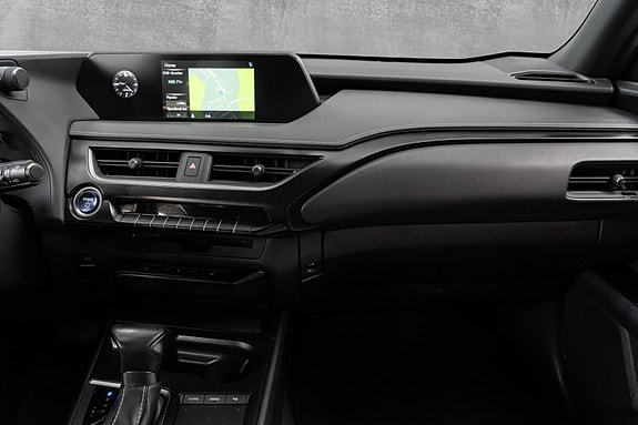 Lexus UX250h 20 of 30