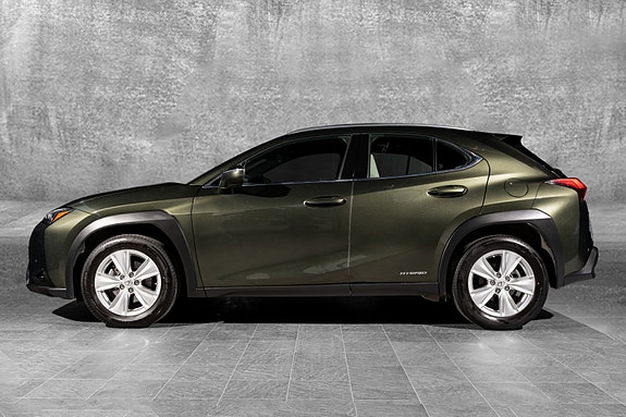 Lexus UX250h 10 of 30