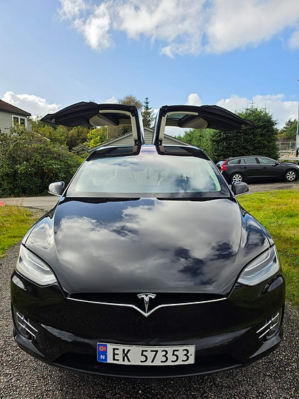Tesla Model X 4 of 29