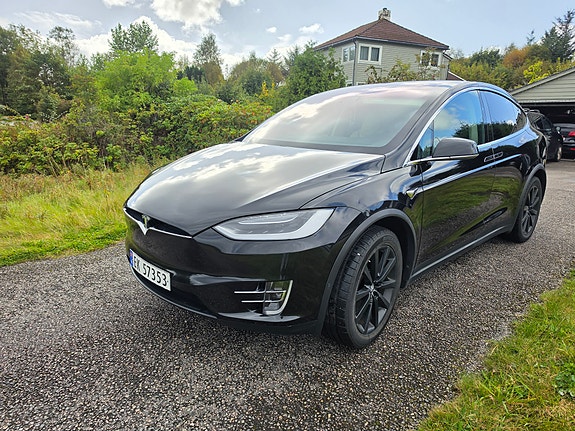 Tesla Model X 12 of 29