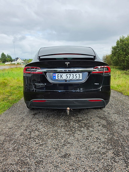 Tesla Model X 16 of 29