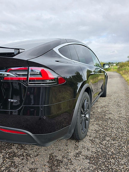 Tesla Model X 19 of 29