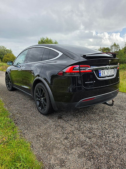 Tesla Model X 17 of 29