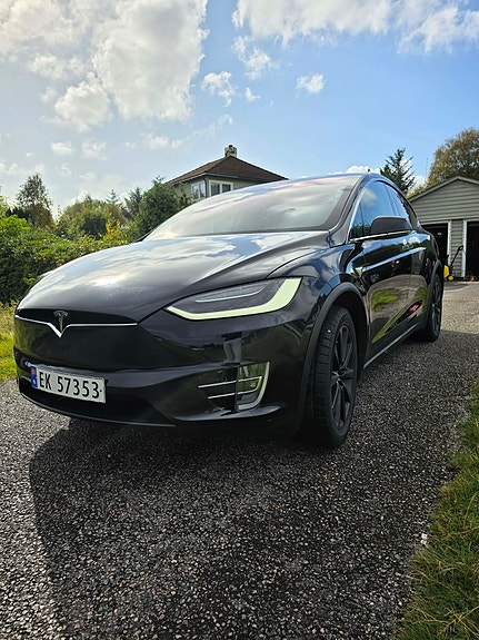 Tesla Model X 6 of 29