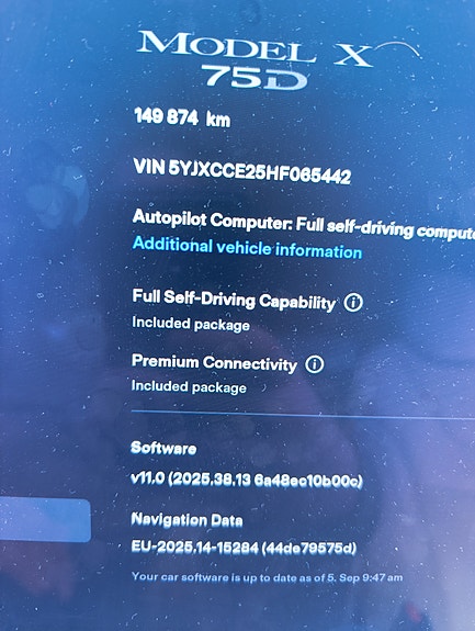 Tesla Model X 25 of 29