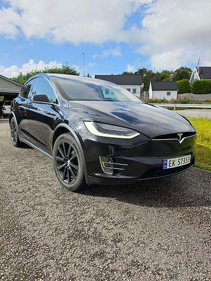 Tesla Model X 7 of 29