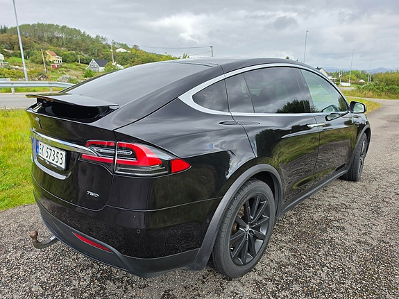 Tesla Model X 9 of 29