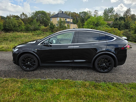 Tesla Model X 3 of 29