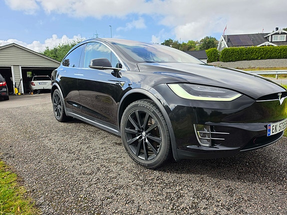 Tesla Model X 8 of 29