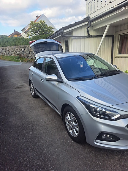 Hyundai i20 3 of 9