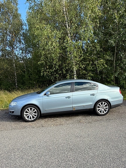 Volkswagen Passat 3 of 15