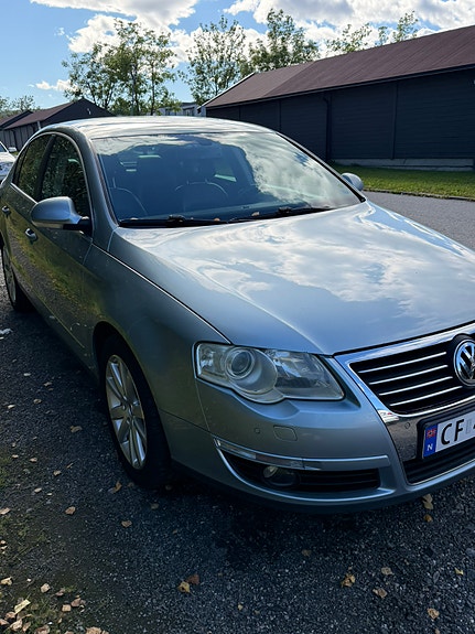Volkswagen Passat 2 of 15