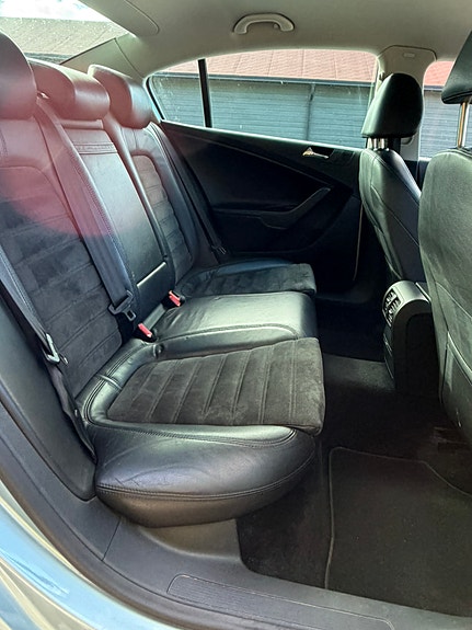 Volkswagen Passat 12 of 15