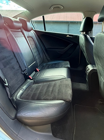Volkswagen Passat 10 of 15