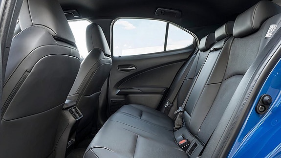 Lexus UX300e 4 of 7