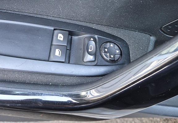 Peugeot 208 12 of 19