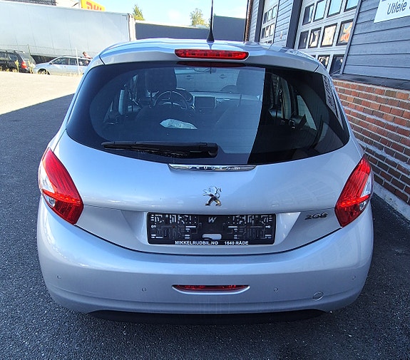 Peugeot 208 9 of 19
