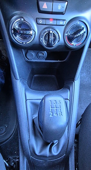 Peugeot 208 17 of 19