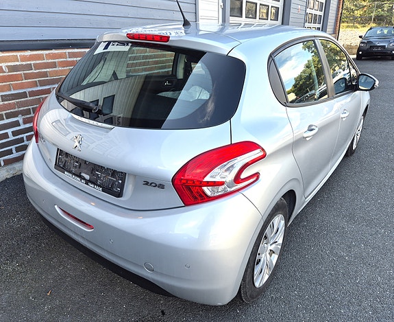 Peugeot 208 7 of 19