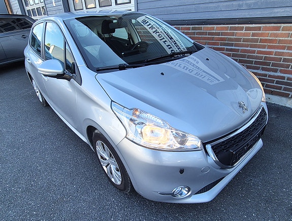Peugeot 208 3 of 19