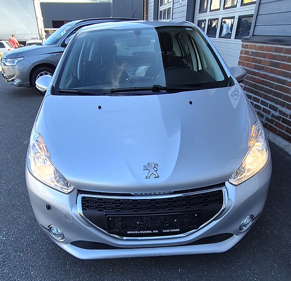 Peugeot 208 5 of 19