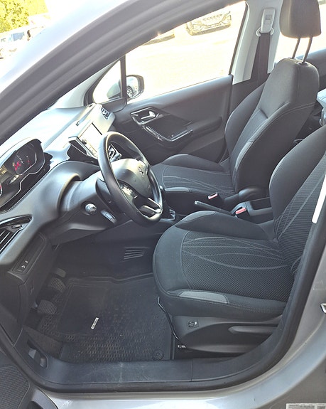 Peugeot 208 13 of 19