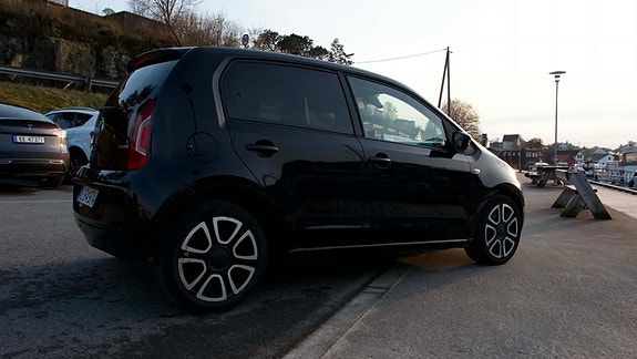 Volkswagen UP! 4 of 12