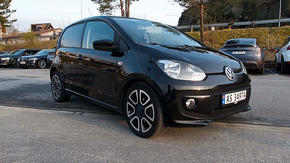 Volkswagen UP! 2 of 12