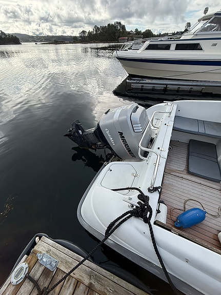 19’’ Askeladden med 135hk Mariner V6 4 of 19