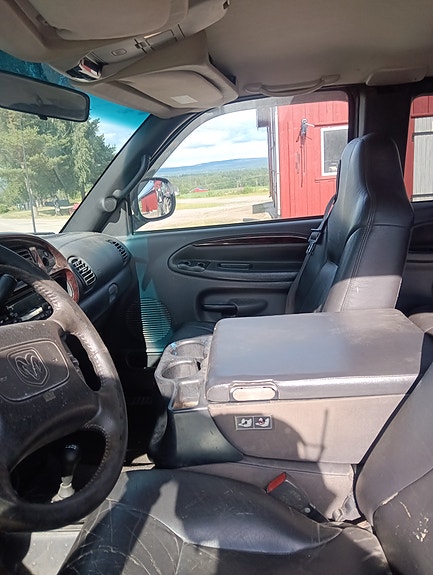 Dodge RAM 2500 4 of 6
