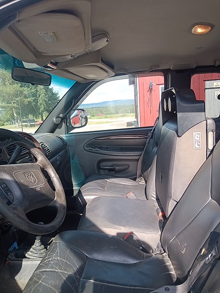 Dodge RAM 2500 3 of 6