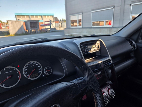 Honda CR-V 25 of 27