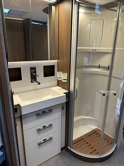 Hymer B890 ML 11 of 30